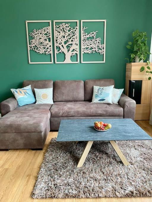 2-Zimmer Zentral In Ferdinandshof, Wlan Modern Bagian luar foto
