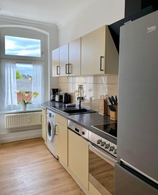2-Zimmer Zentral In Ferdinandshof, Wlan Modern Bagian luar foto