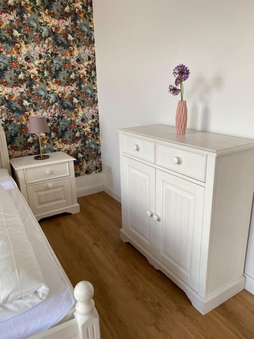 2-Zimmer Zentral In Ferdinandshof, Wlan Modern Bagian luar foto