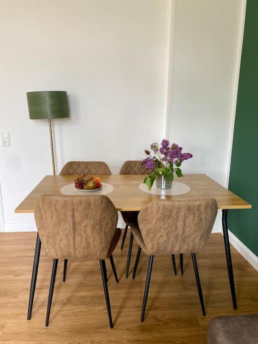 2-Zimmer Zentral In Ferdinandshof, Wlan Modern Bagian luar foto