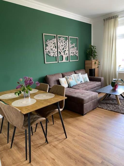 2-Zimmer Zentral In Ferdinandshof, Wlan Modern Bagian luar foto