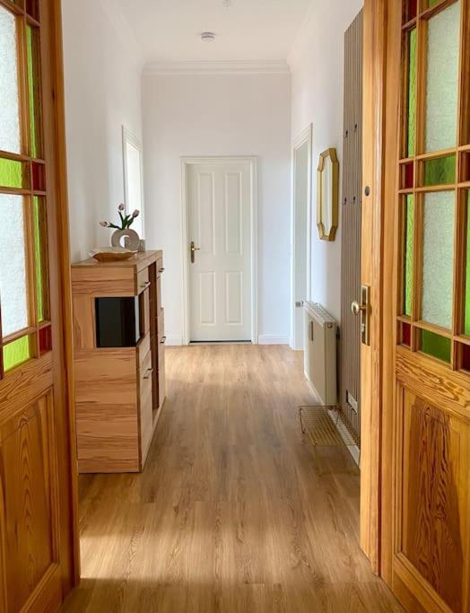 2-Zimmer Zentral In Ferdinandshof, Wlan Modern Bagian luar foto