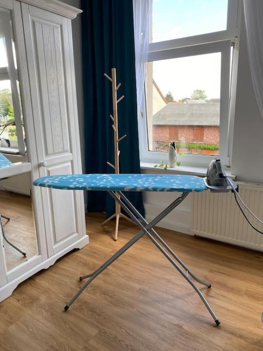 2-Zimmer Zentral In Ferdinandshof, Wlan Modern Bagian luar foto